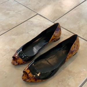 Gucci open toe tortoise flats